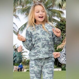 Feather 4 Arrow Camo Chill Down Kids Sweatshirt/pant sz 5